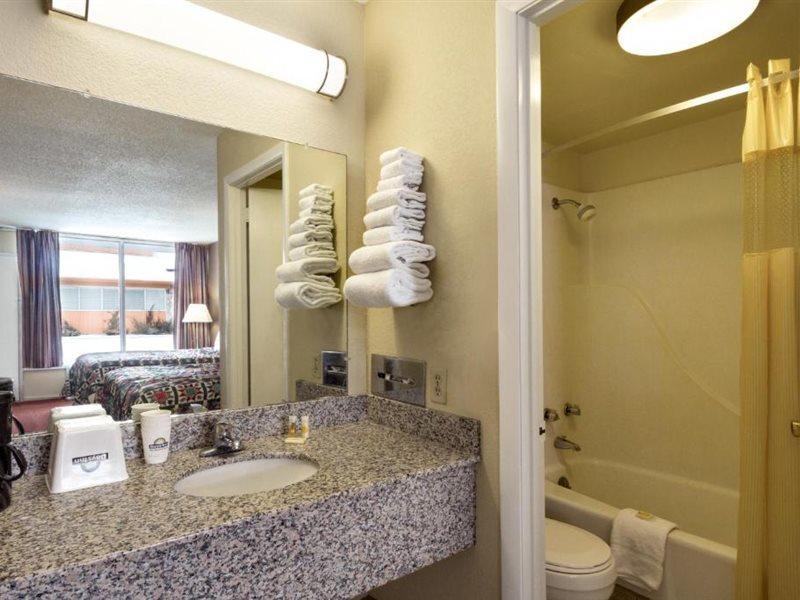 Days Inn By Wyndham White House Zewnętrze zdjęcie