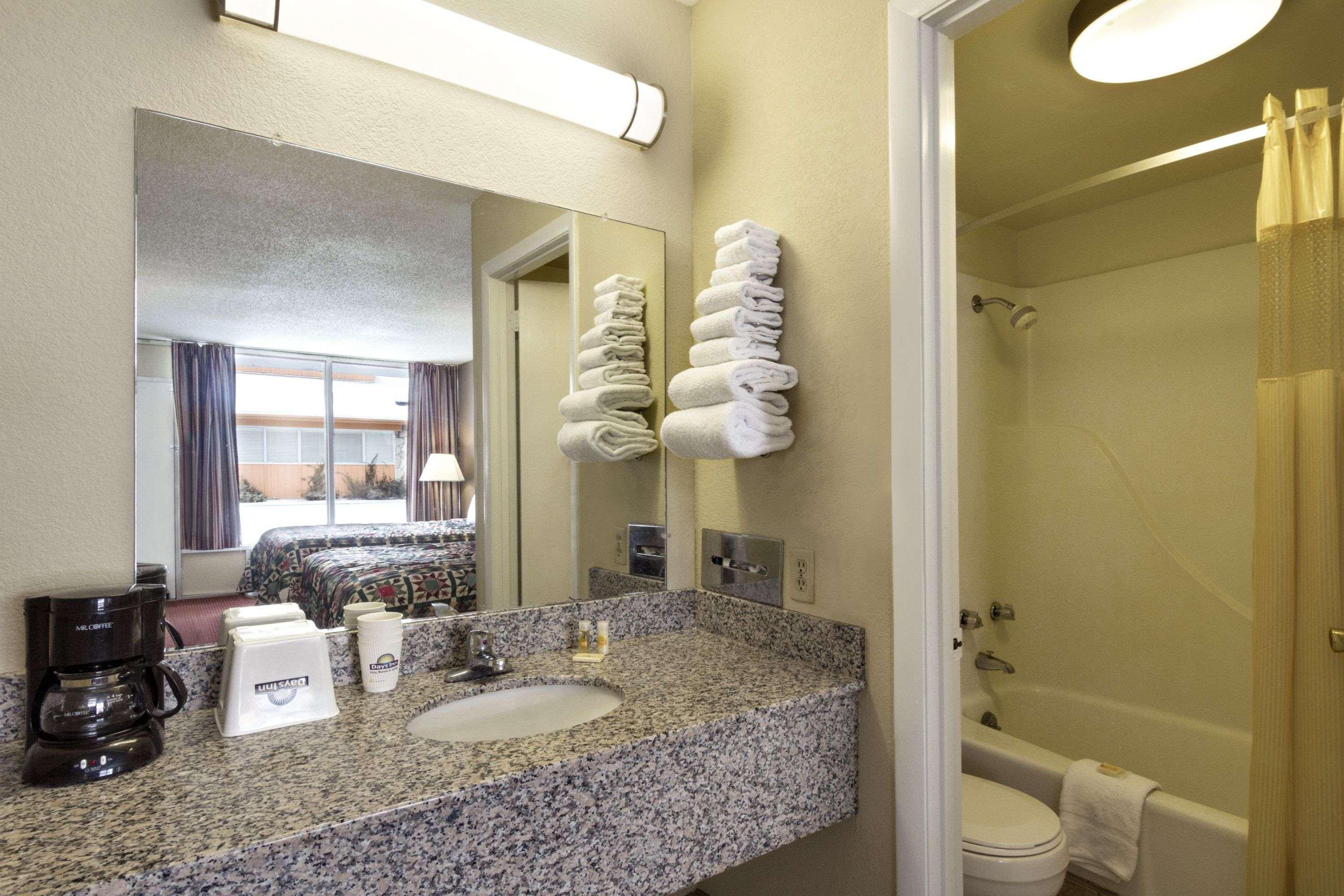 Days Inn By Wyndham White House Zewnętrze zdjęcie